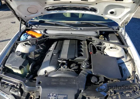 2004 BMW 325 I z USA, uszkodzony, nr VIN WBAEV334X4KW15962